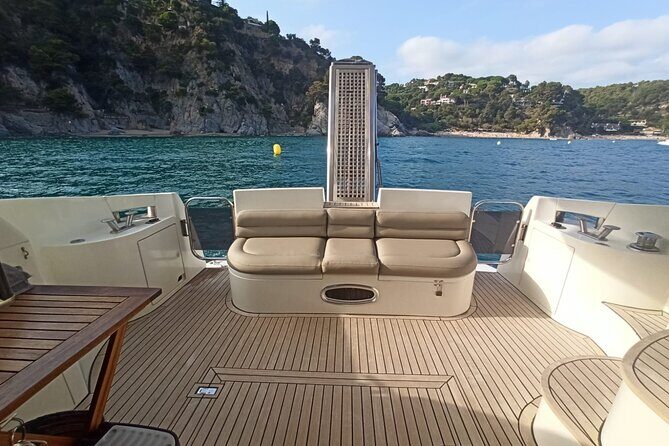 Barcelona Private Luxury Yacht Tour - Vista de las playas de Barcelona: seeing beaches from a new angle
