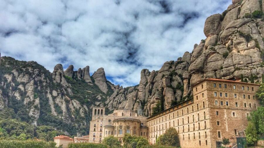 Barcelona: Private Montserrat Tour with Entry Tickets - Meeting in Barcelona and Getting to the Mountains