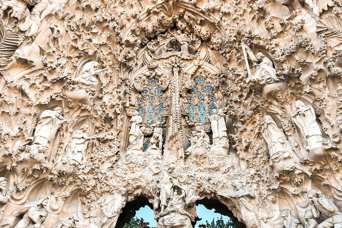 Barcelona: Private Sagrada Familia & Park Guell tour with Pickup - Who this tour fits best