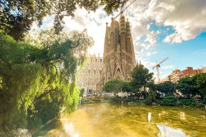 Barcelona: Private Sagrada Familia & Park Guell tour with Pickup - Should you book this private Sagrada Familia & Park Güell tour?