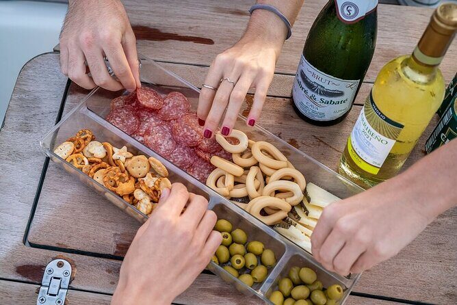 Barcelona: Private Sailing cruise with drinks & snacks - Snacks and drinks: an easy, group-friendly onboard setup