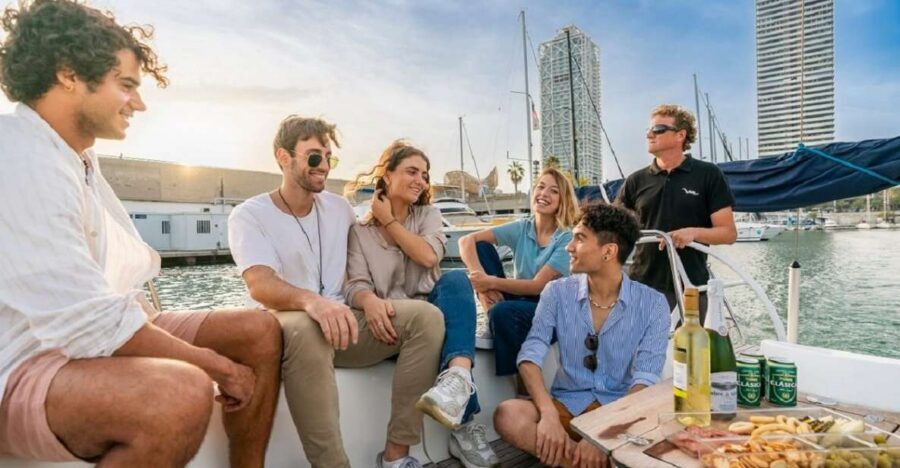 Barcelona: PRIVATE Sailing tour with drinks and snacks - Your 2-hour sailing rhythm: two 75-minute stretches along the coast