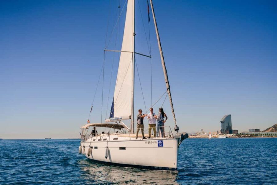 Barcelona: PRIVATE Sailing tour with drinks and snacks - Drinks and snacks on deck: the comfort factor you’ll notice