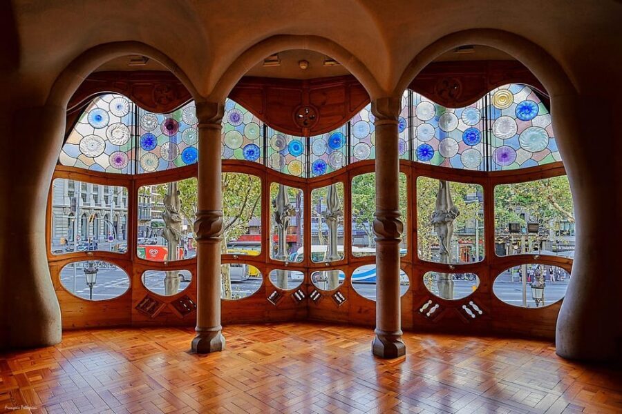 Barcelona: Private Tour of Casa Batllo with Reserved Access - Casa Batlló’s Dragon-Scale Façade: The outside story you start with