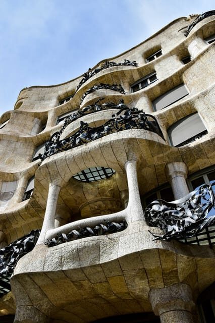 Barcelona Private Tour: Sagrada Familia,Park Güell & Pedrera - Wine, Ibericus ham, and Cava: a very Barcelona tasting break