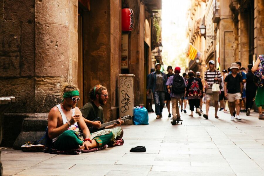 Barcelona: Private Tour w/ Locals – Highlights & Hidden Gems - Price and value: what you’re really paying for