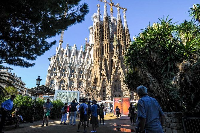 Barcelona Private Tour with Sagrada Familia Skip-the-Line - Passeig de Gràcia and Eixample: Seeing Gaudí Without Hunting