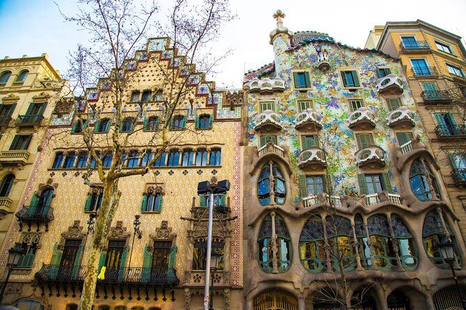 Barcelona Private Walking Tour through the City of Gaudi - Palau Güell and the outside-art lesson: Barcelona’s early Gaudí energy