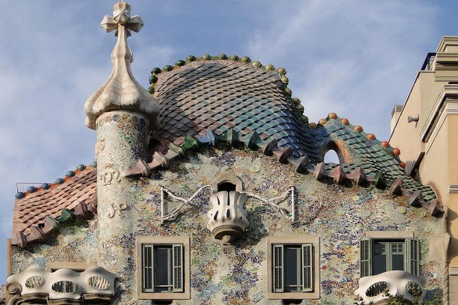 Barcelona Private Walking Tour with Skip the Line La Pedrera and Casa Batllo - Passeig de Gràcia and Plaça Catalunya: The Walk Between Icons