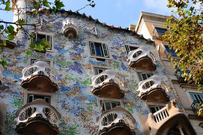 Barcelona Private Walking Tour with Skip the Line La Pedrera and Casa Batllo - Guides Who Actually Make the Buildings Click