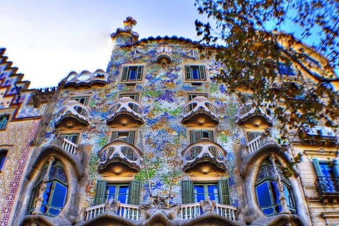 Barcelona Private Walking Tour with Skip the Line La Pedrera and Casa Batllo - Casa Batlló: Why the Second Hour Matters