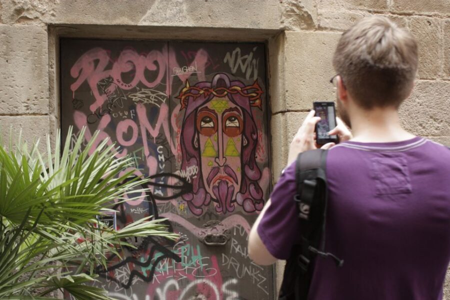 Barcelona: Raval Street Art and Graffiti Walking Tour - Getting to Jardins Talia and starting on solid ground