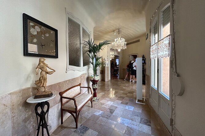 Barcelona: Reserved Entrance to Casa Mila (La Pedrera) with Audio - Using the English audio guide without wasting time