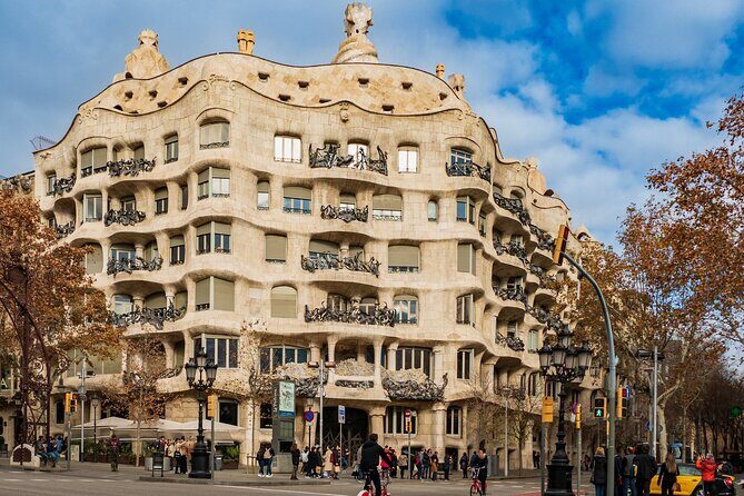 Barcelona: Reserved Entrance to Casa Mila (La Pedrera) with Audio - How long should you plan: 1 hour vs 3 hours