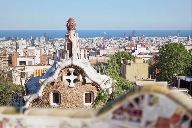 Barcelona: Reserved Group Entrance to Park Güell with Audio Guide - Entering Park Güell with reserved group tickets