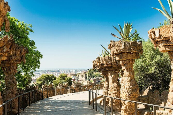 Barcelona: Reserved Group Entrance to Park Güell with Audio Guide - From the entrance area to Casa del Guarda