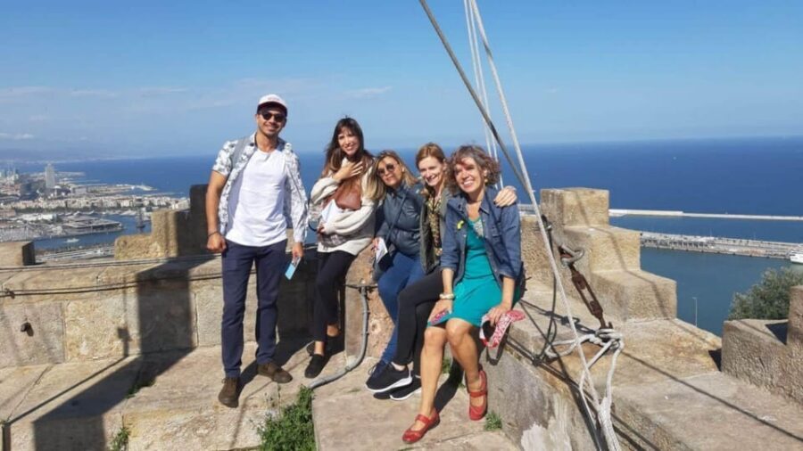 Barcelona: Sagrada Familia and City Tour with Hotel Pickup - Gothic Quarter Walking: Roman Walls, Medieval Streets, and City Hall at Plaça Sant Jaume