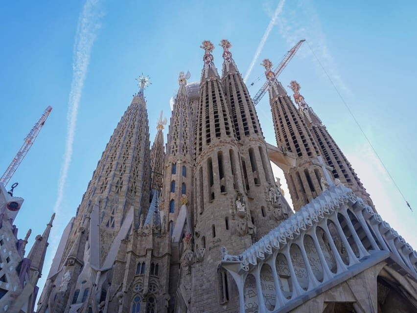 Barcelona: Sagrada Familia and Park Güell Tour - Practical gotchas: dress code and entry rules at Sagrada Familia