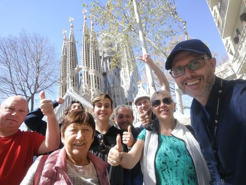 Barcelona: Sagrada Familia and Park Güell with Hotel Pickup - The Gothic Quarter walk: where the streets explain the centuries