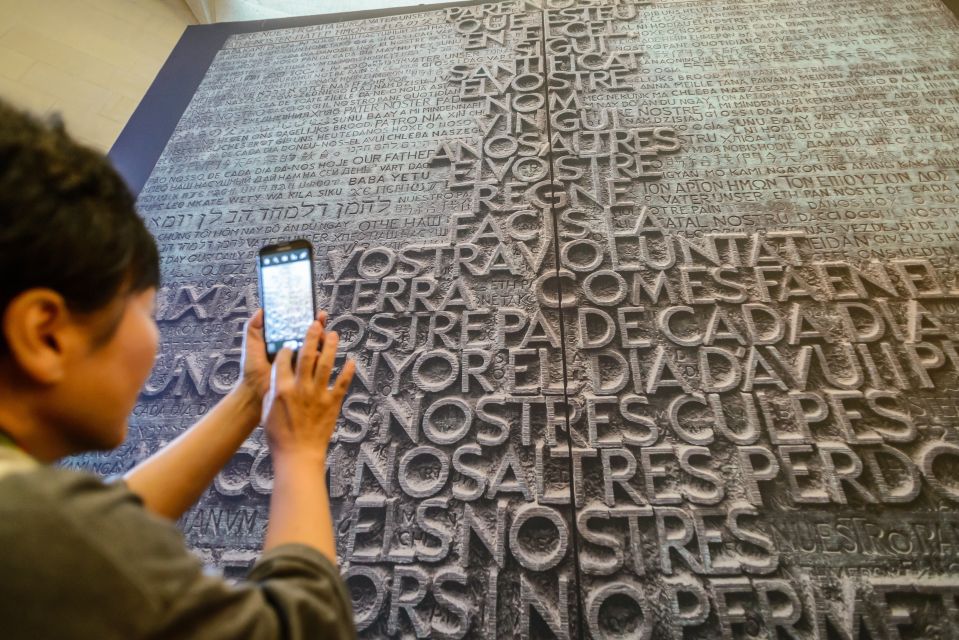 Barcelona: Sagrada Familia Fast-Track Guided Tour - Dress code and small rules that can slow you down