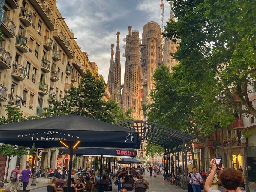 Barcelona: Sagrada Família Guided Tour and Entry Tickets - Timing Tips: How to Avoid Getting Stuck by Sagrada Rules