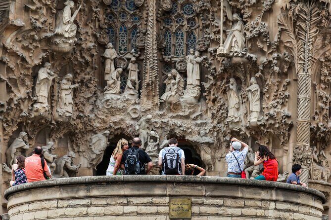 Barcelona: Sagrada Familia Guided Tour with Fast Track Access - The First Stop: Facades, Spires, and Gaudí’s World