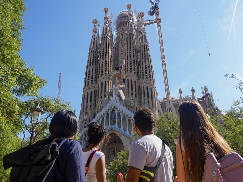 Barcelona: Sagrada Familia Guided Tour with Tower Access - Getting Started: Where to Meet and How to Not Lose Time