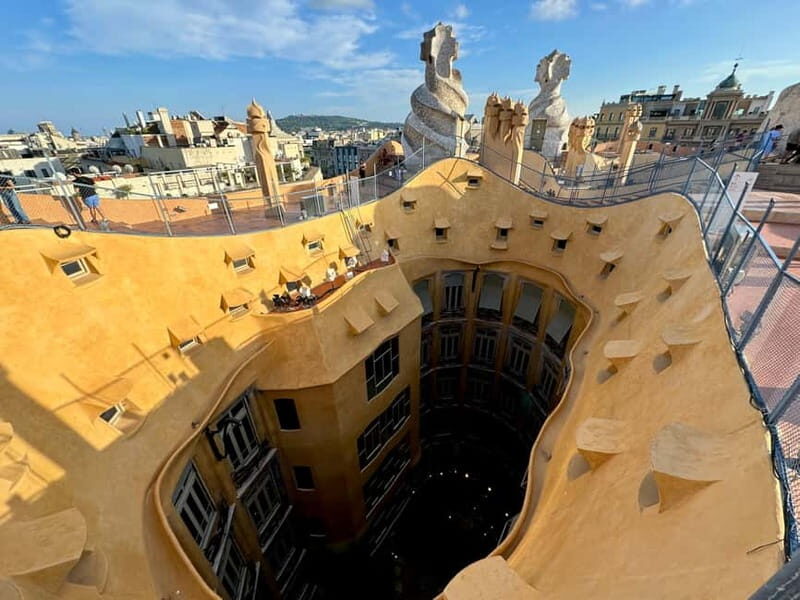 Barcelona: Sagrada Familia, La Pedrera & Cava Tasting Tour - The cava break: a local toast right when you need a reset