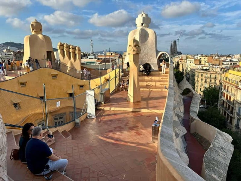 Barcelona: Sagrada Familia, La Pedrera & Cava Tasting Tour - The Eixample stroll: where Palau Macaya and Casa de les Punxes make sense