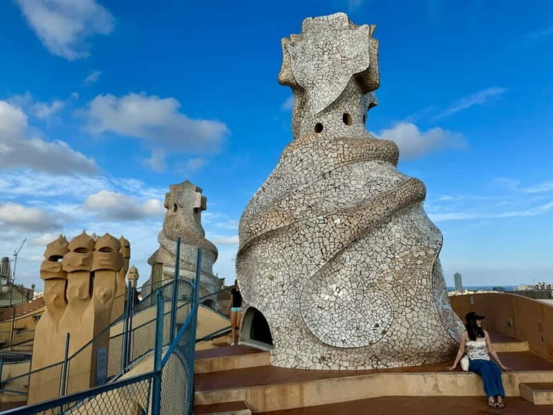 Barcelona: Sagrada Familia, La Pedrera & Cava Tasting Tour - Rooftop, interior, then the big church moment: how the order works