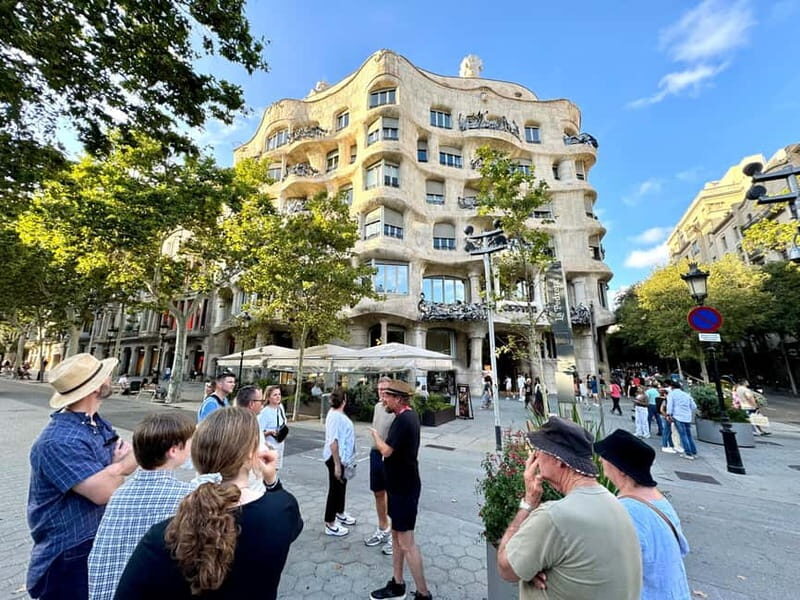 Barcelona: Sagrada Familia, La Pedrera & Cava Tasting Tour - What to wear and bring (so the day stays pleasant, not annoying)