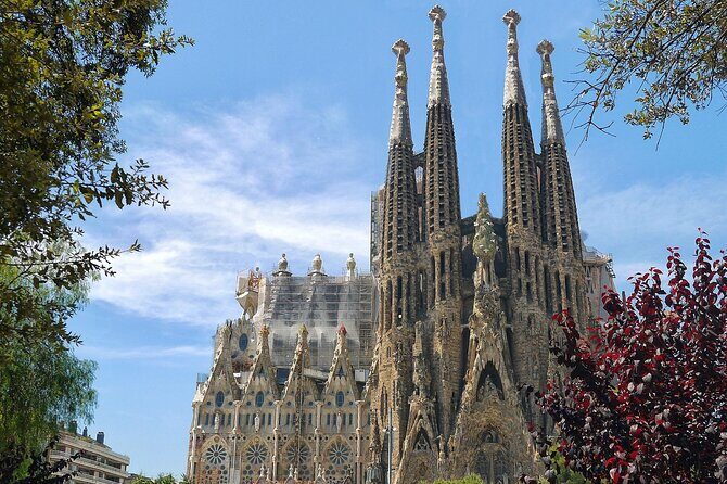 Barcelona: Sagrada Familia, Modernism and Gothic Quarter - What You’re Really Getting: A 3-Hour Barcelona Story Walk