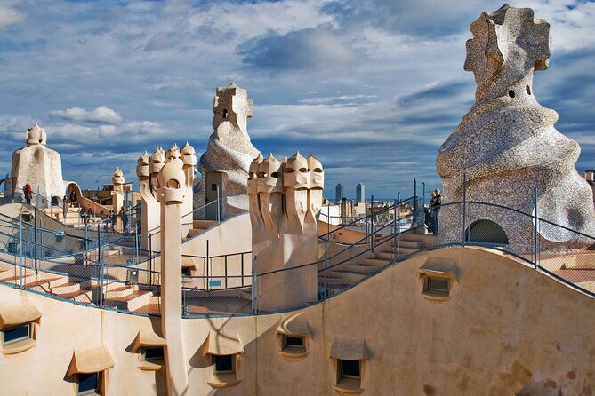 Barcelona: Sagrada Familia, Modernism and Gothic Quarter - Plaza de Catalunya Break: A Breather Near the City’s Nerve Center