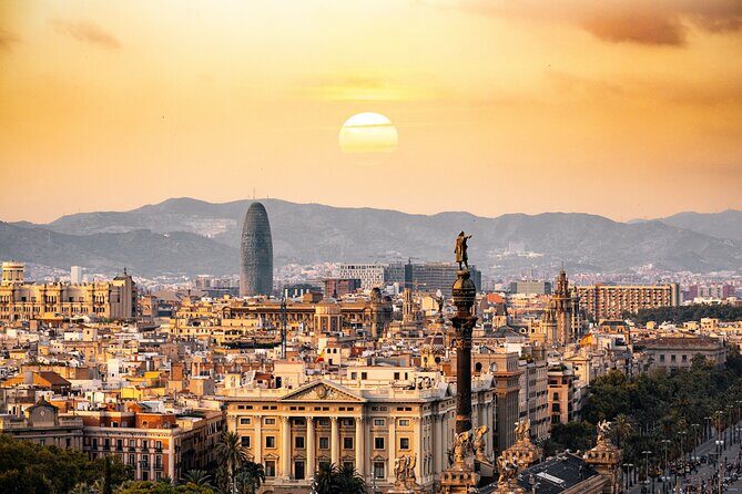 Barcelona: Sagrada Familia, Modernism and Gothic Quarter - Old Town Surprise: Modern Art Meets Old Streets