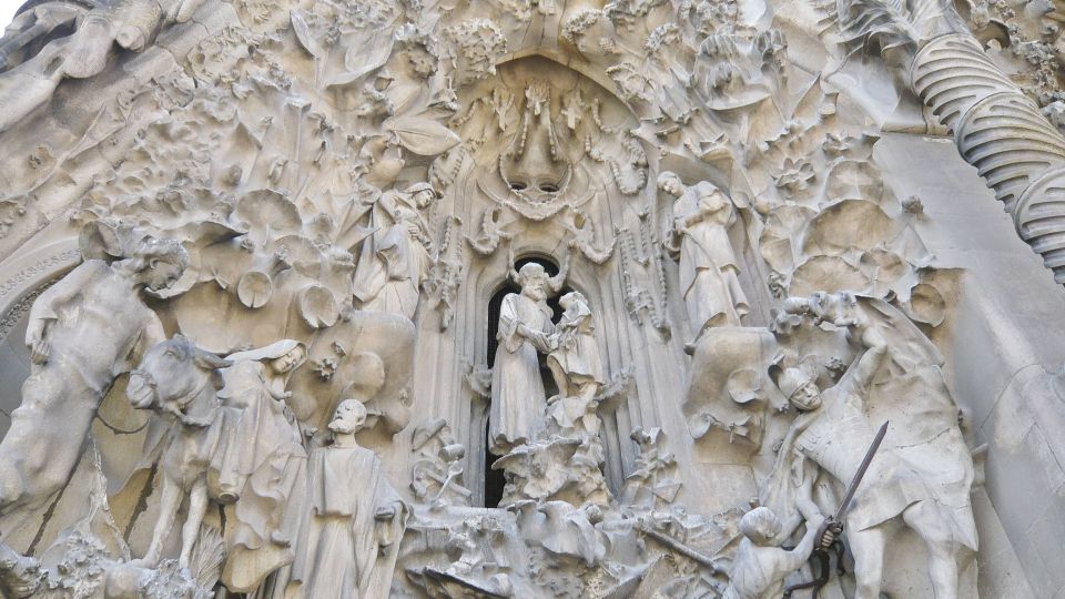 Barcelona: Sagrada Familia & Montserrat Full-Day with Pickup - Santa Maria de Montserrat: The Monastery Visit That Gives Meaning