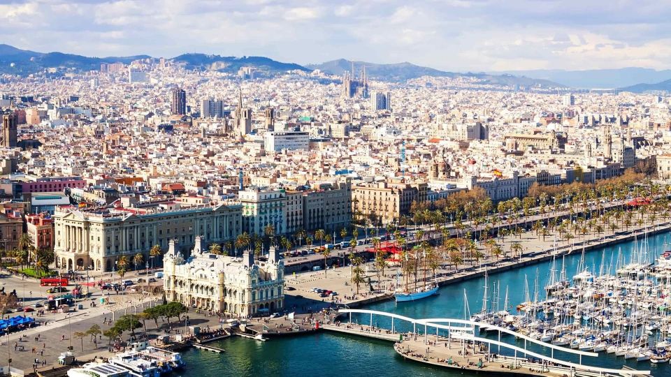 Barcelona: Sagrada Familia & Montserrat Full-Day with Pickup - What to Do With Your 1 Hour Inside Sagrada Familia