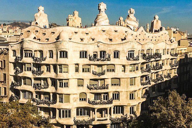 Barcelona: Sagrada Familia, Park Guell & Tapas Private Tour - Optional tapas lunch: classic, low-stress, with a veggie option