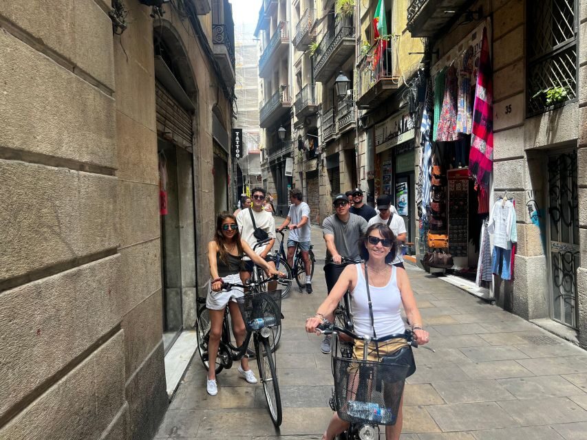 Barcelona: Sagrada Familia Private E-Scooter Tour - Arc de Triomf and Parc de la Ciutadella: the ride ends on a calmer note