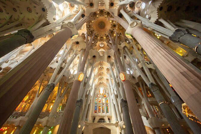 Barcelona: Sagrada Familia Semi-Private Guided Tour - What the Free Time Inside Really Does for Your Visit