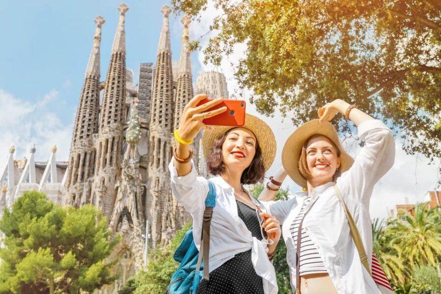 Barcelona: Sagrada Familia Skip-the-Line Guided Tour - What the official guide and audio system add (and how to use them)