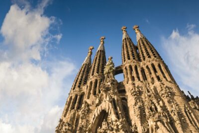Barcelona: Sagrada Familia Skip The Line Insider Guided Tour - Meet Your guide and get the most out of 1.5 hours