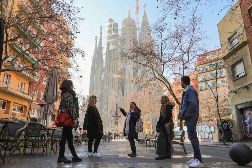 Barcelona: Sagrada Familia Skip The Line Insider Guided Tour - Inside the basilica: vaults, stained glass, and the “read this building” tour