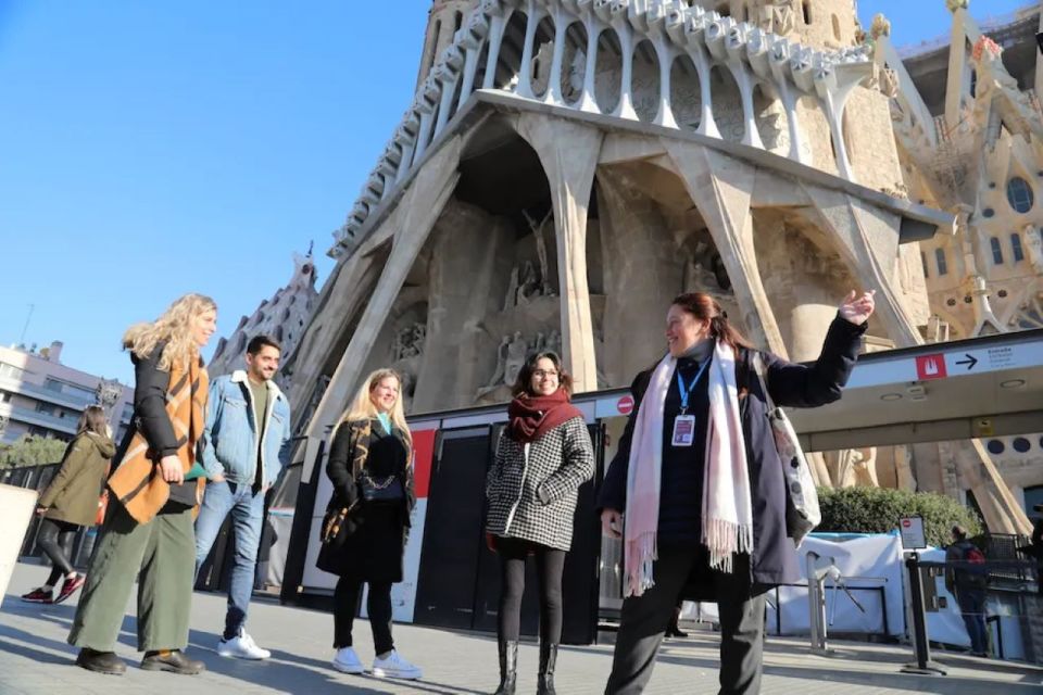 Barcelona: Sagrada Familia Skip The Line Insider Guided Tour - The museum stop that makes the architecture click