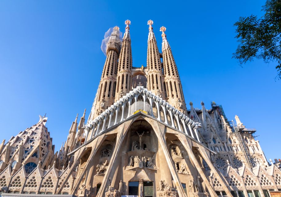 Barcelona: Sagrada Familia Skip The Line Insider Guided Tour - Photo tips that keep you sane (and keep the best shots)