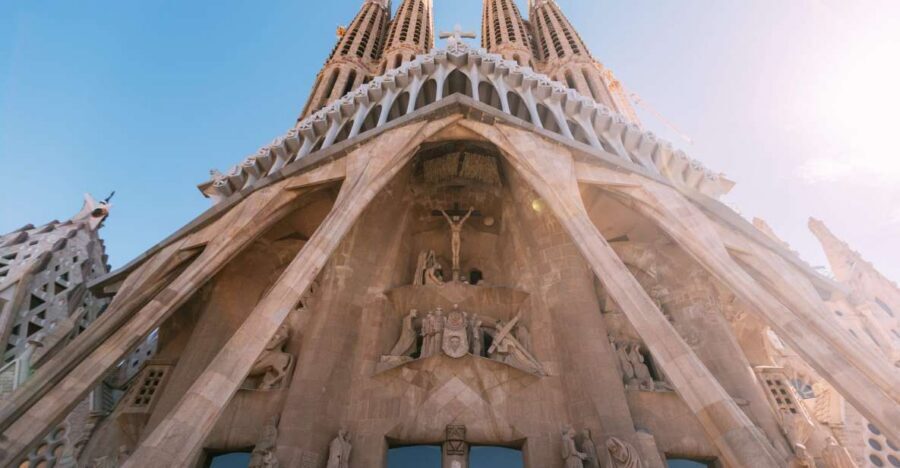 Barcelona: Sagrada Familia Small Group Guided Tour - The key points before you go