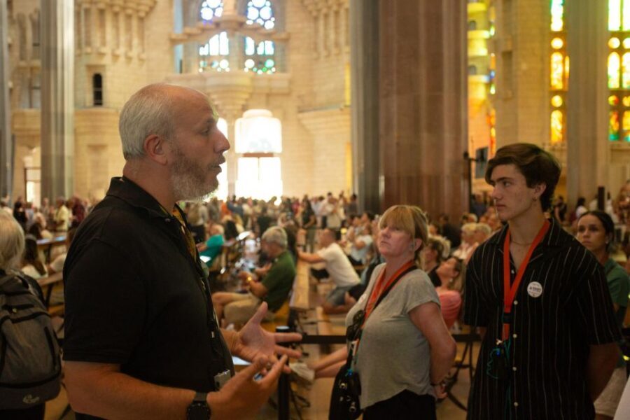 Barcelona: Sagrada Familia Small Group Guided Tour - Dress code and site rules you’ll want to follow