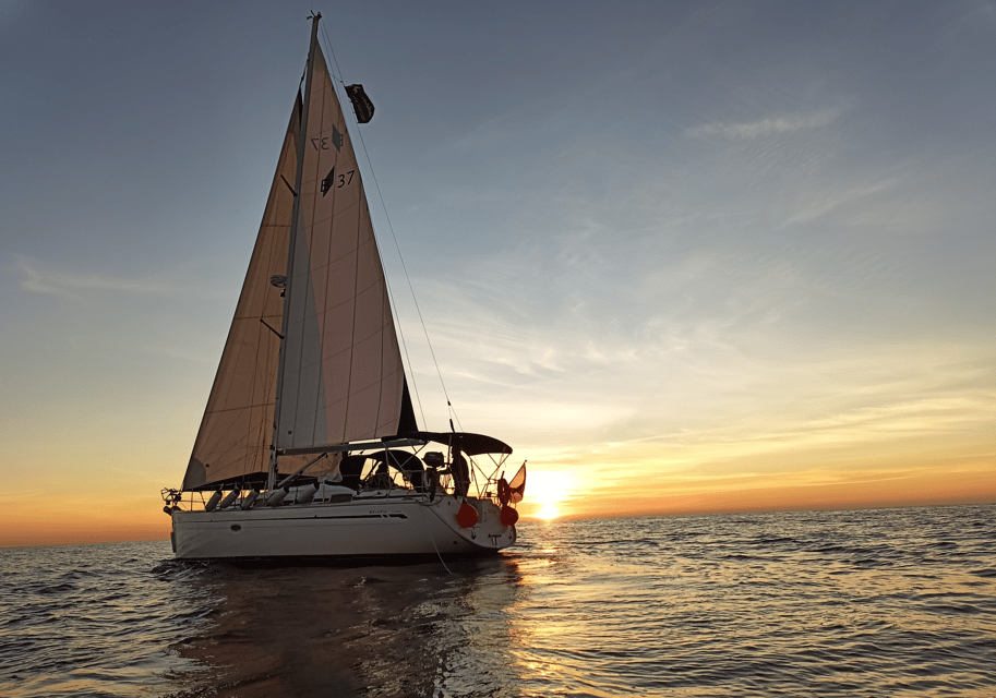 Barcelona: Sail with your private yacht - Swimming at sea: what’s included and what you should bring