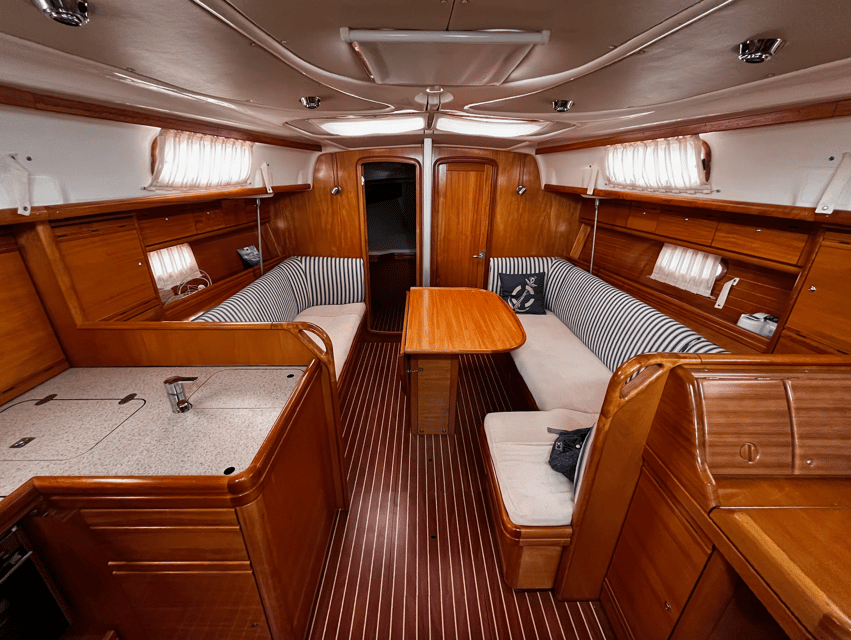 Barcelona: Sail with your private yacht - Languages and who runs the experience