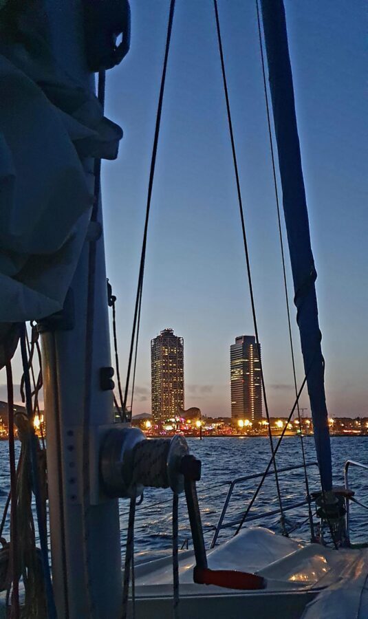 Barcelona: sailing experience, excursions lasting 2h - Swimming with floats: how to plan for sea conditions