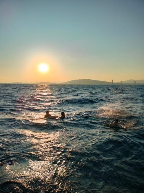 Barcelona: Sailing tour - Drinks, Snacks, and the Chill Factor That Makes It Worth It